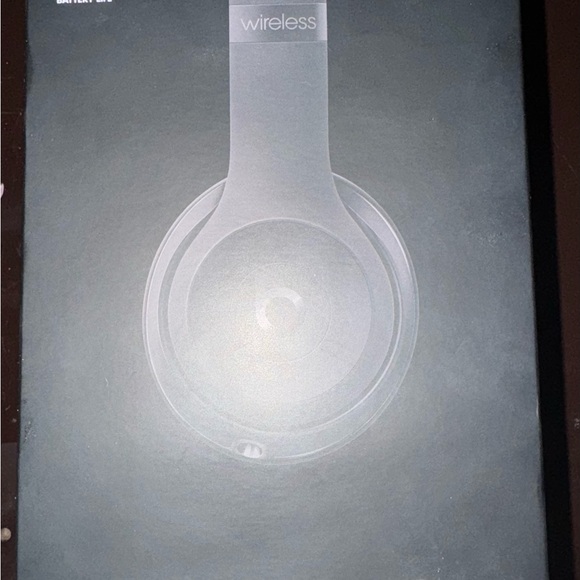 Beats by Dr Dre - Solo3 Wireless Headphones - Black - Picture 4 of 6